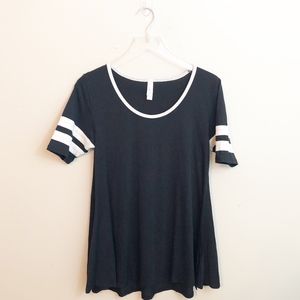 LuLaRoe | Black & White Perfect Tee